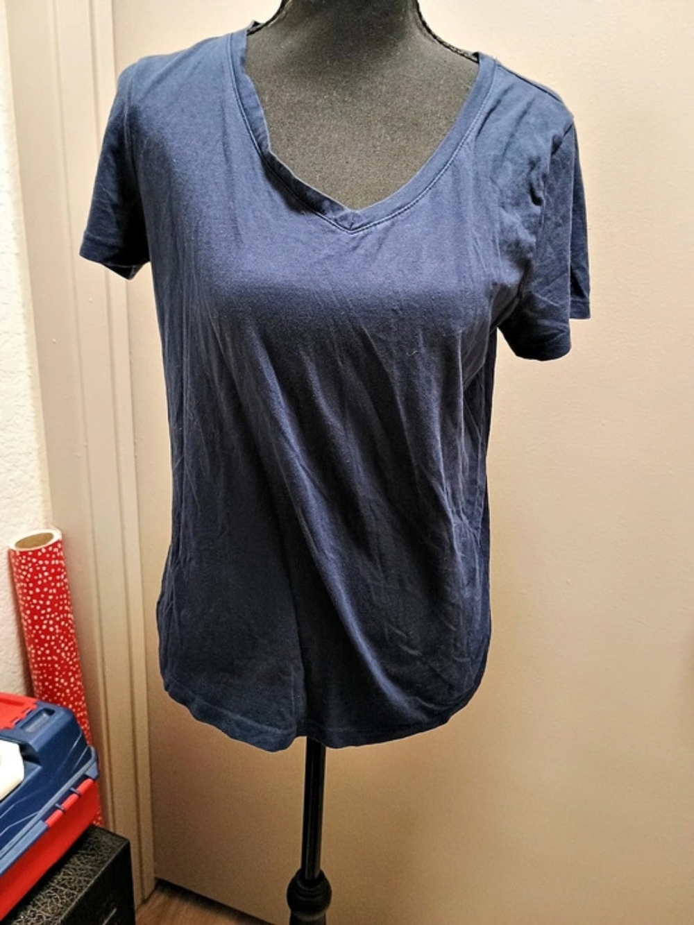 Time and Tru Women'Small Short Sleeve V-Neck Tee Blue Small
